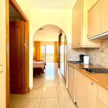 Studio From 5 Minutes Walk To The Beach, Wifi And Pool In Tenerife South Lejlighed