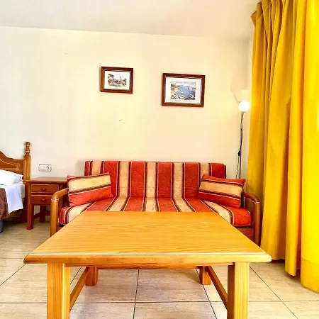 Studio From 5 Minutes Walk To The Beach, Wifi And Pool In Tenerife South Lejlighed